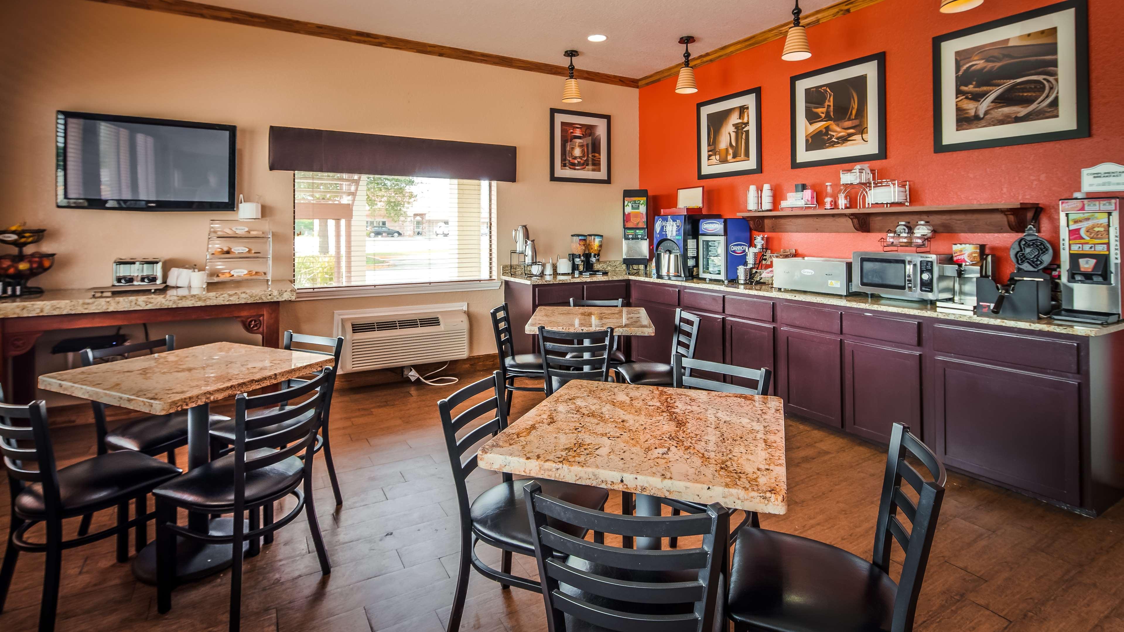 Surestay Hotel By Best Western Floresville Exteriör bild
